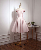 Elegant Off-The-Shoulder Satin Knee-Length Homecoming Dress With Pleated Skirt & Lace-Up Back