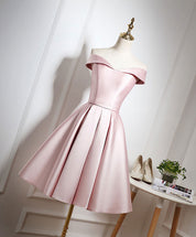 Elegant Off-The-Shoulder Satin Knee-Length Homecoming Dress With Pleated Skirt & Lace-Up Back