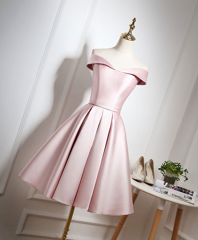 Elegant Off-The-Shoulder Satin Knee-Length Homecoming Dress With Pleated Skirt & Lace-Up Back