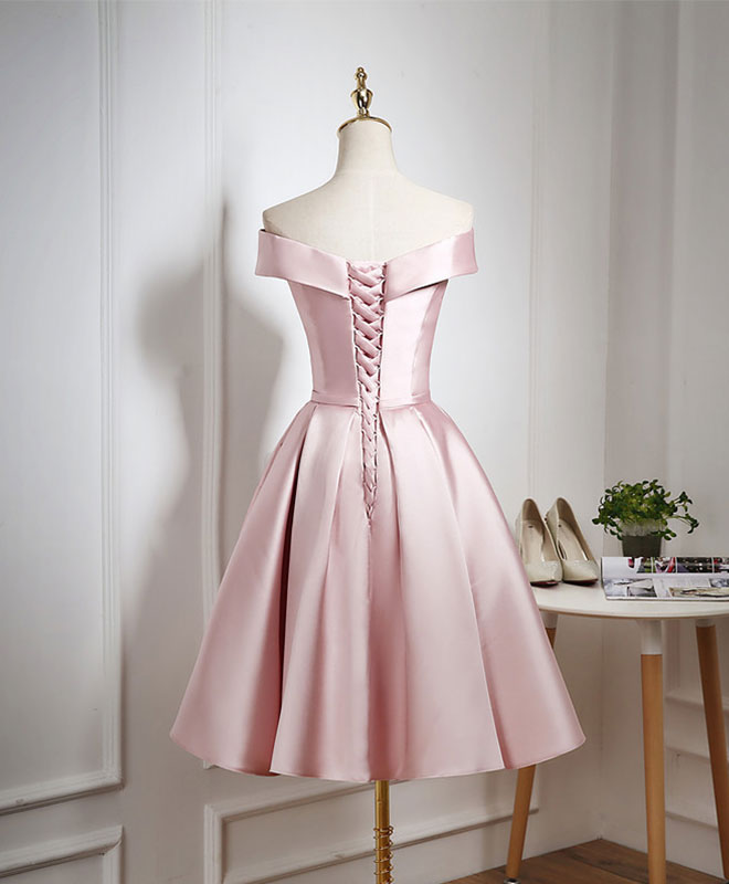 Elegant Off-The-Shoulder Satin Knee-Length Homecoming Dress With Pleated Skirt & Lace-Up Back