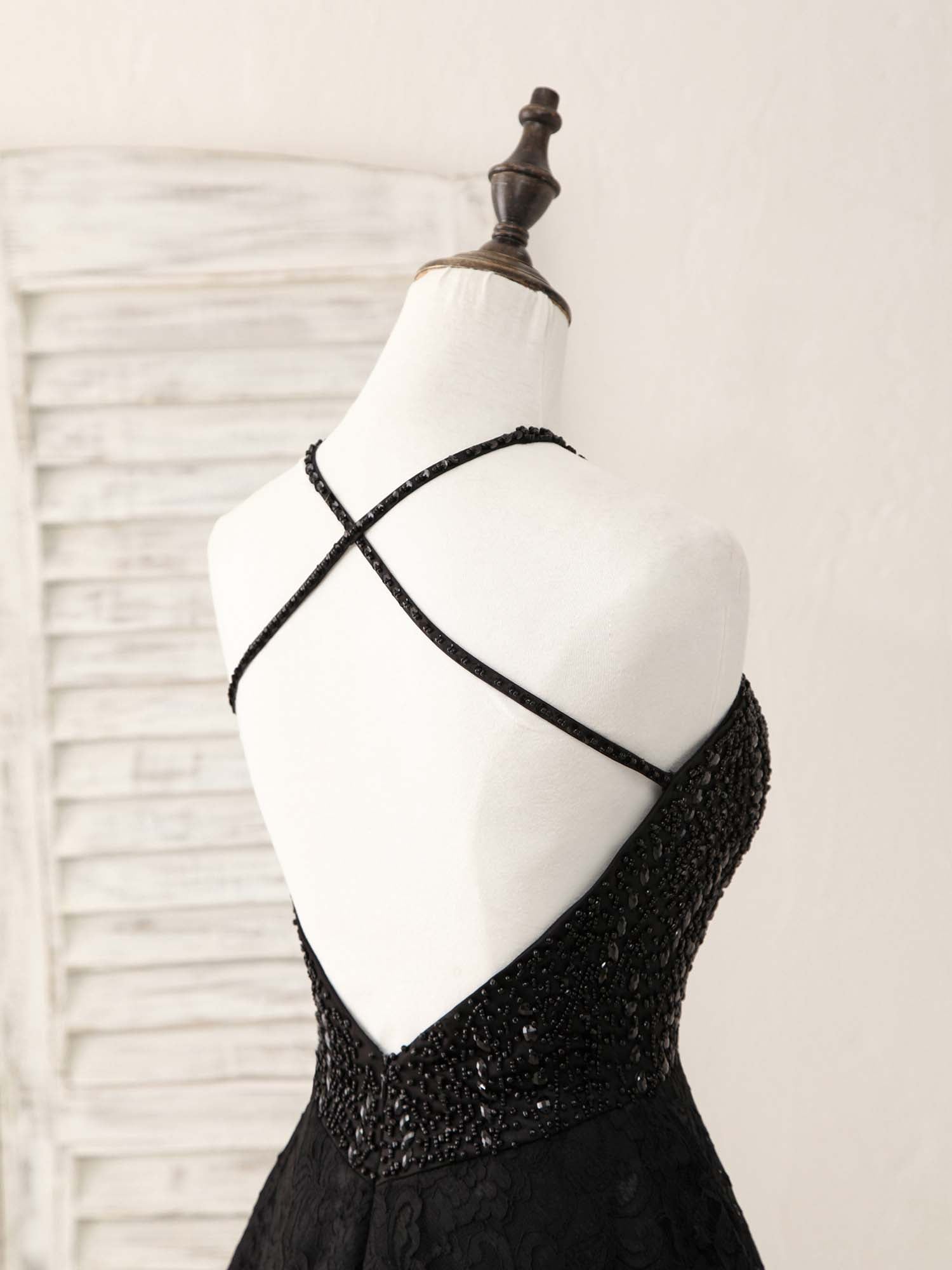 Sheath/Column Halter Neck Lace and Beaded Homecoming Dress with Crossed Back