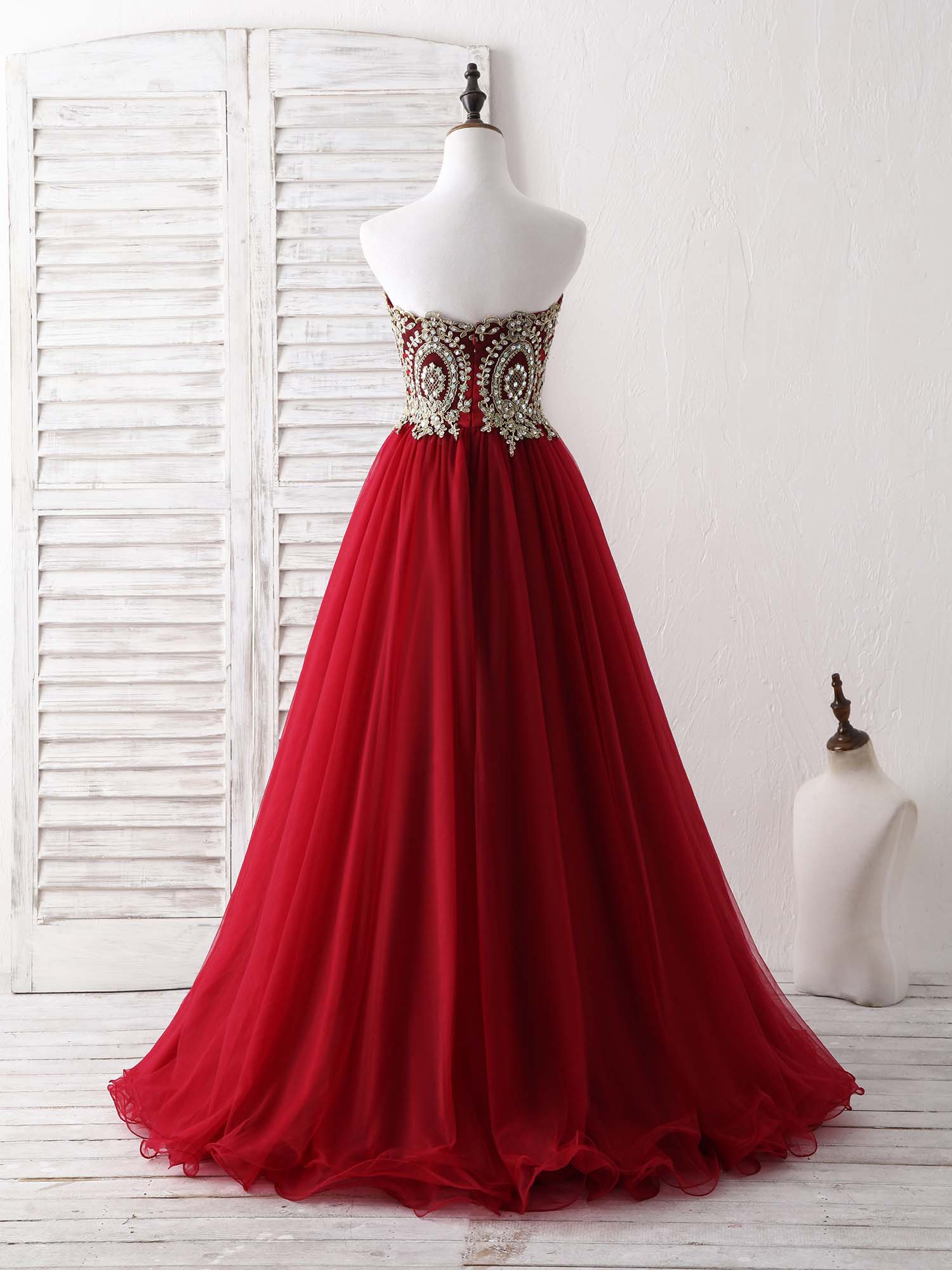 A-Line Sweetheart Neck Floor-Length Tulle Gown Prom Dress with Embellished Lace Bodice