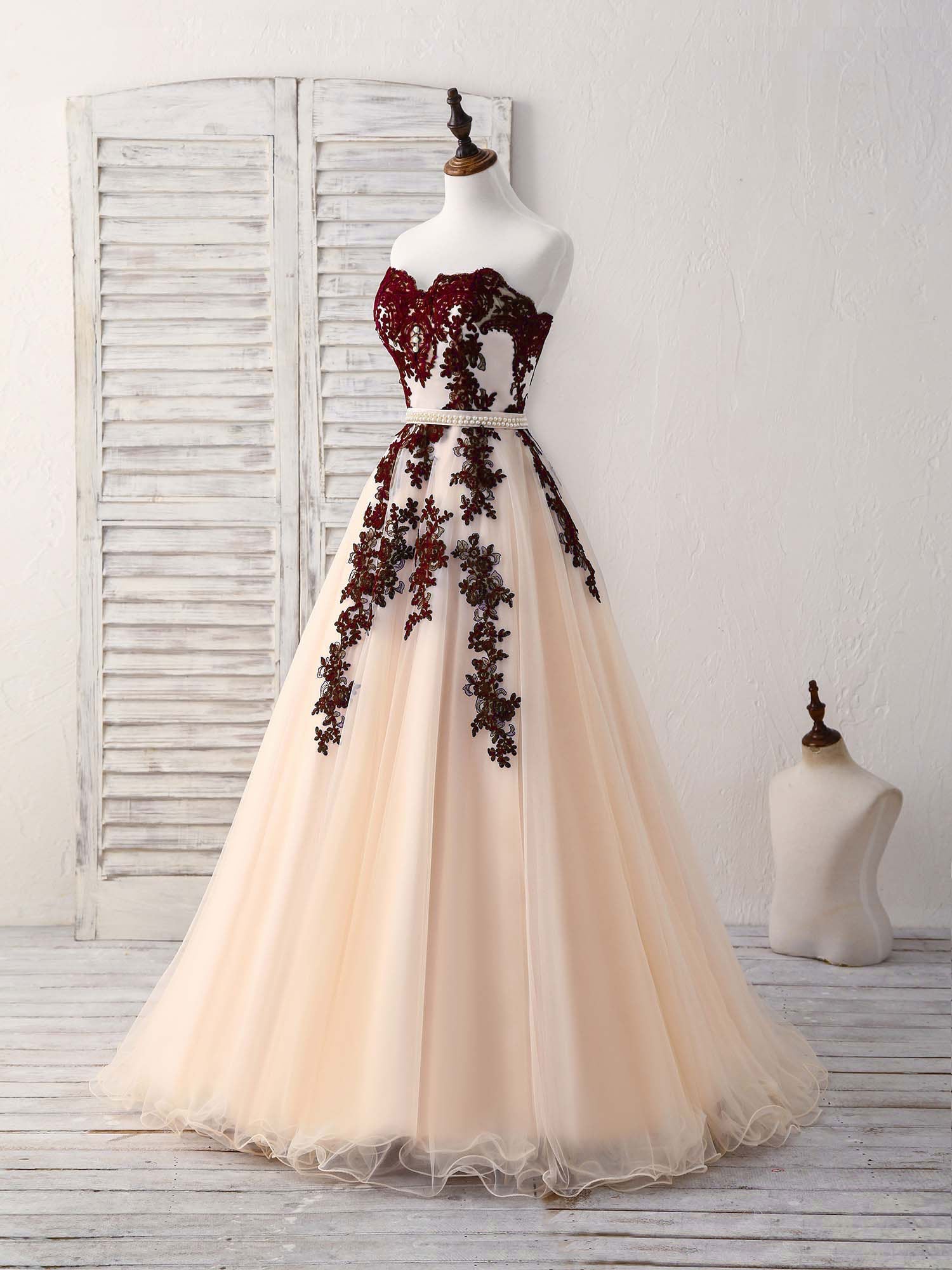 Ball Gown Sweetheart Neck Floor-Length Tulle Prom Dress with Contrast Lace Appliqué