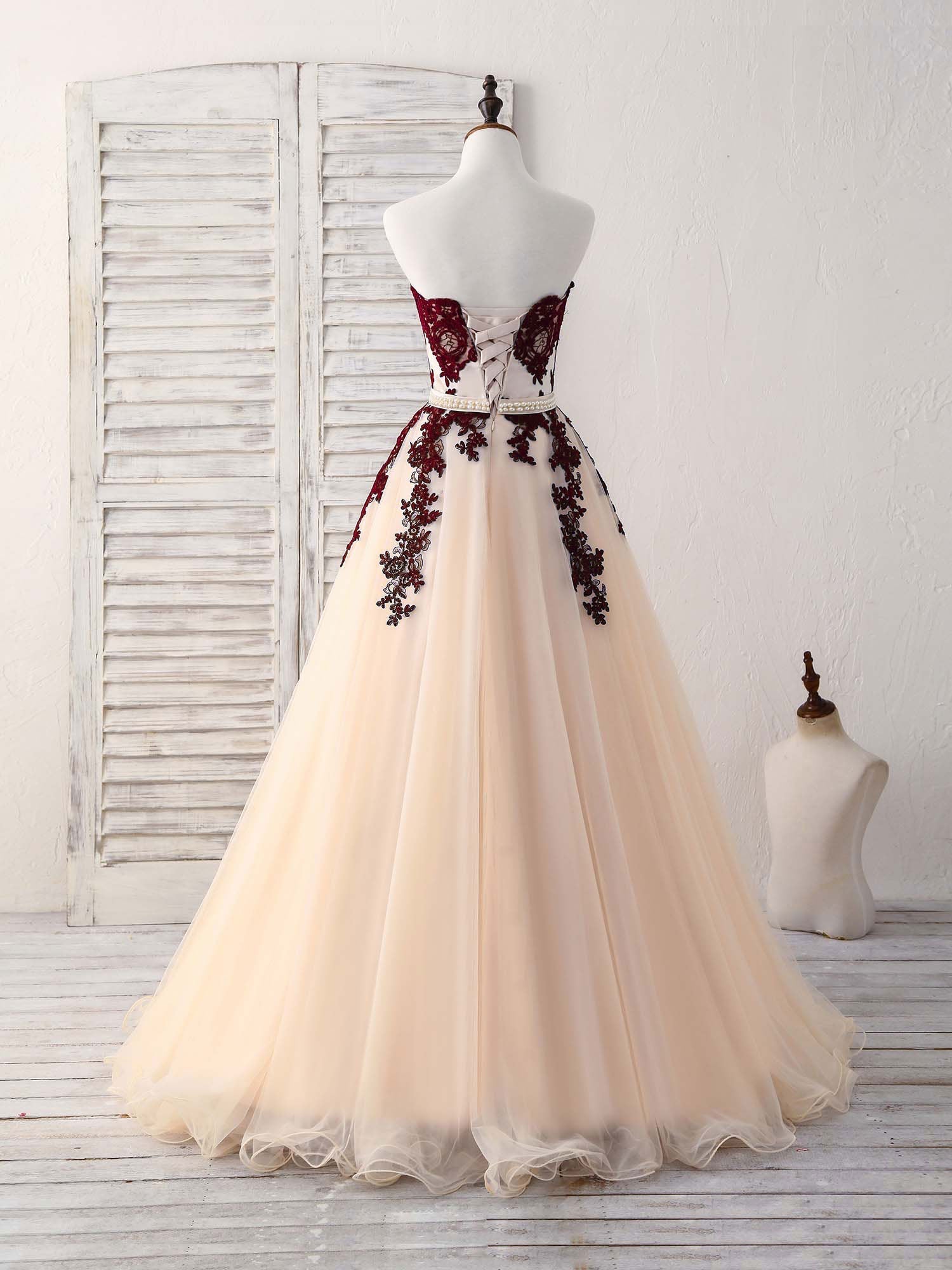 Ball Gown Sweetheart Neck Floor-Length Tulle Prom Dress with Contrast Lace Appliqué