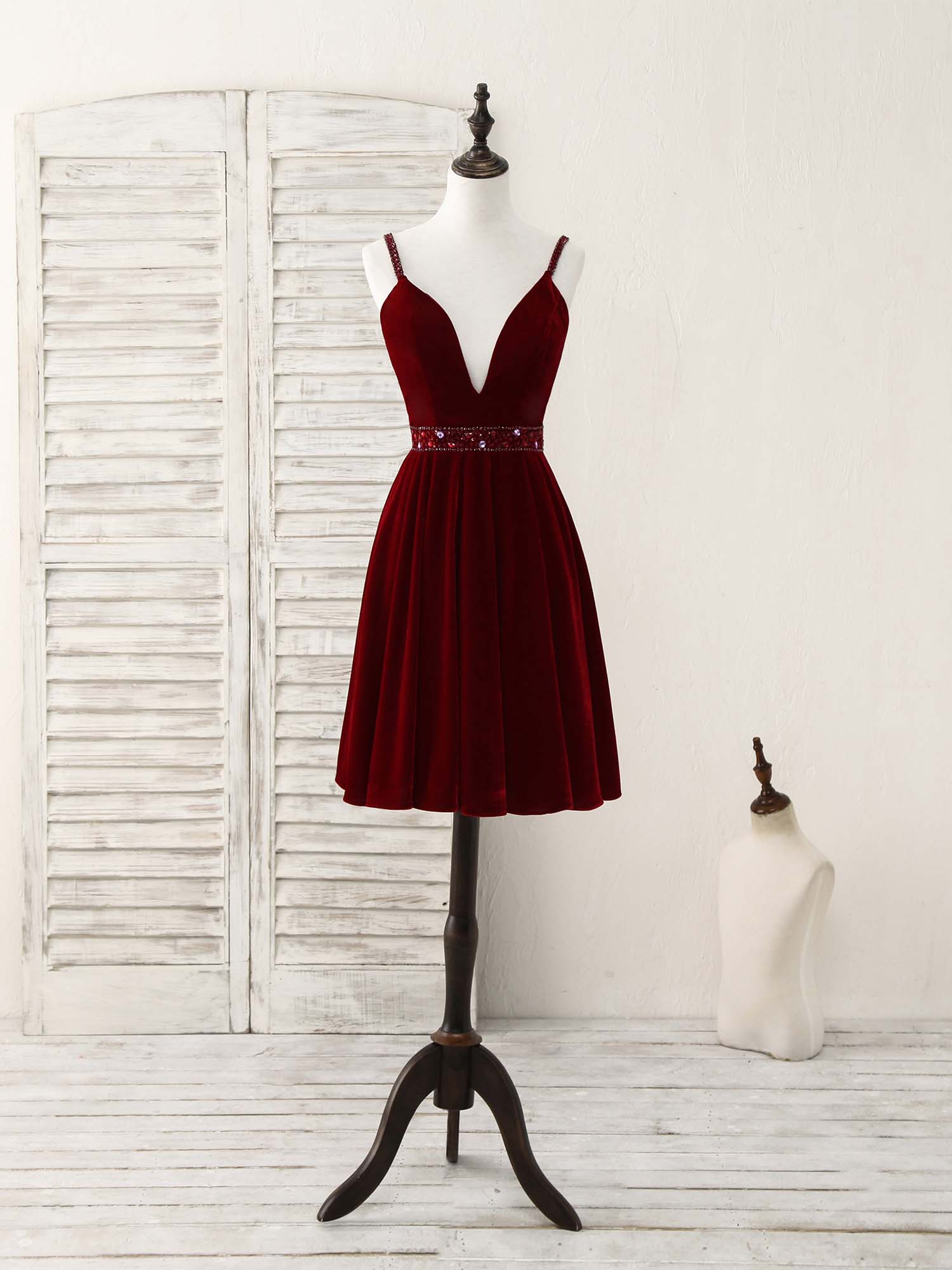 A-Line V-Neck Knee-Length Velvet Homecoming Dress with Beaded Waist