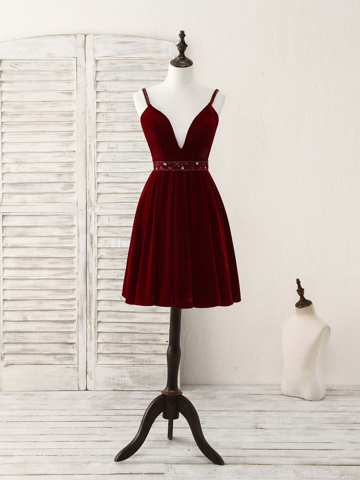 A-Line V-Neck Knee-Length Velvet Homecoming Dress with Beaded Waist