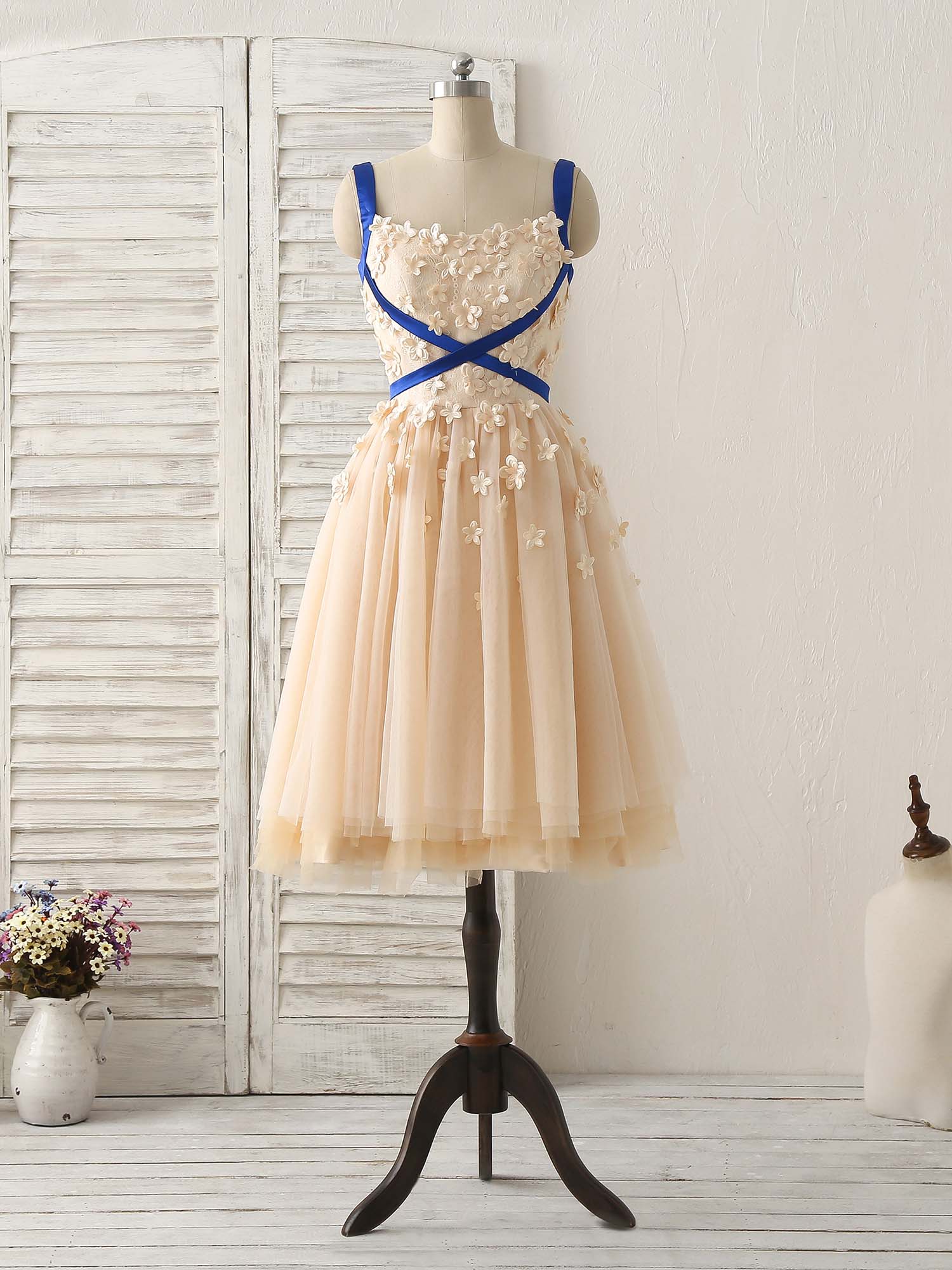 A-Line Sweetheart Neck Knee-Length Tulle Dress with 3D Floral Appliqué Homecoming Dress