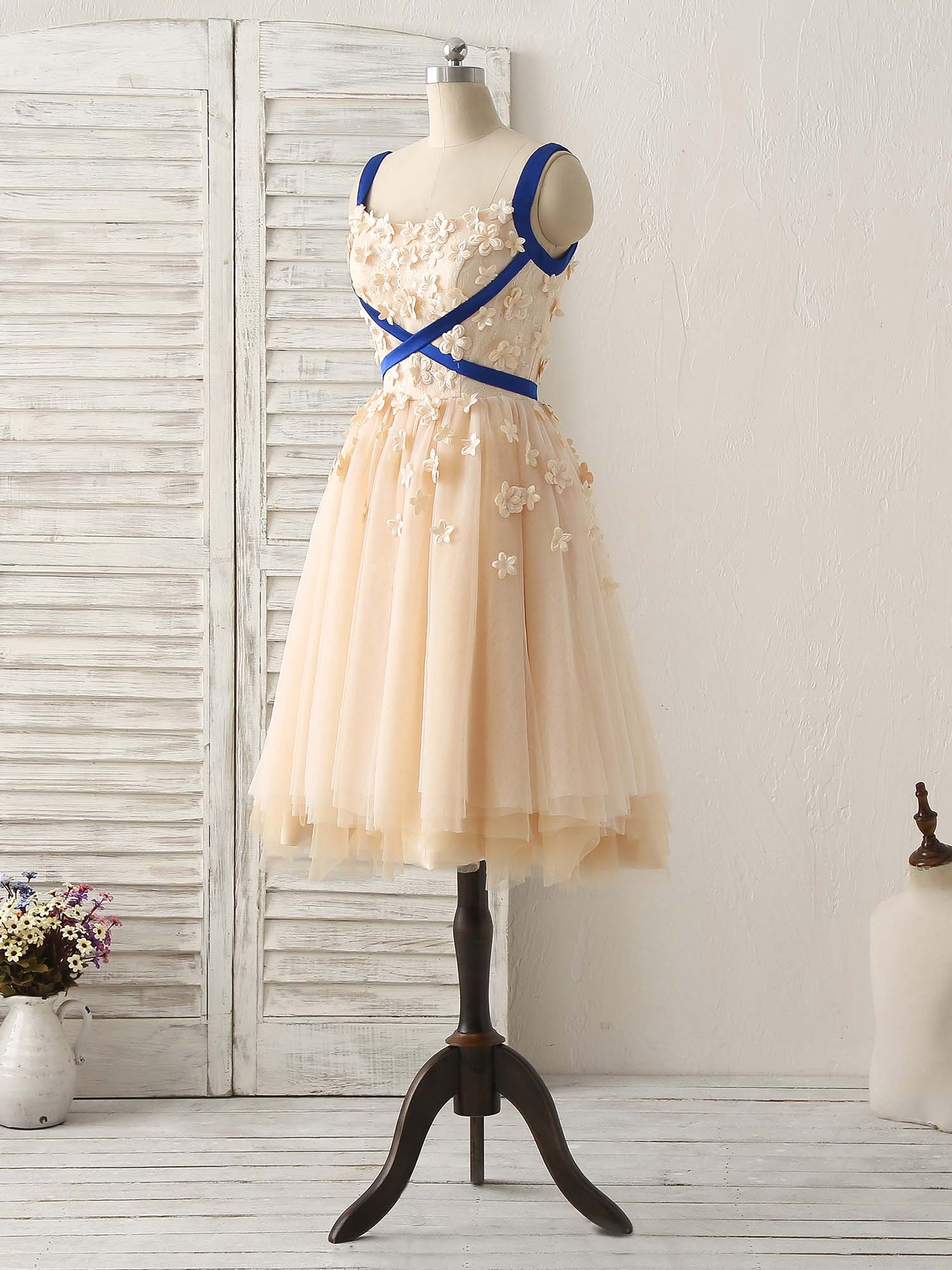 A-Line Sweetheart Neck Knee-Length Tulle Dress with 3D Floral Appliqué Homecoming Dress