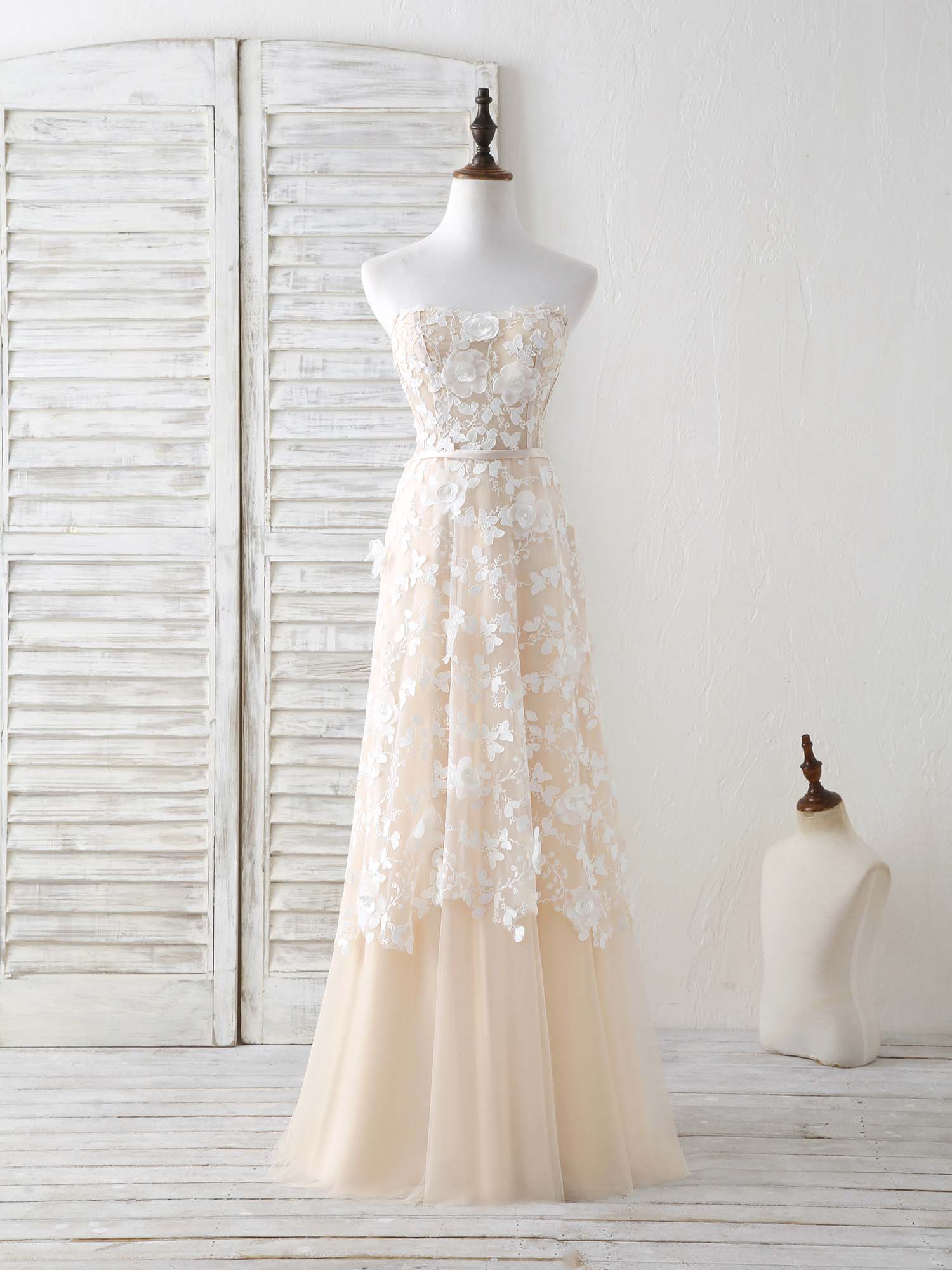 A-line Strapless Floor-Length Tulle Lace Prom Dress with 3D Floral Appliqué Overlay