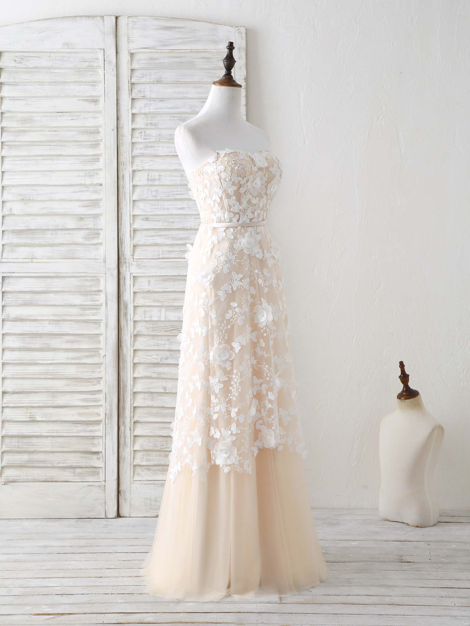 A-line Strapless Floor-Length Tulle Lace Prom Dress with 3D Floral Appliqué Overlay