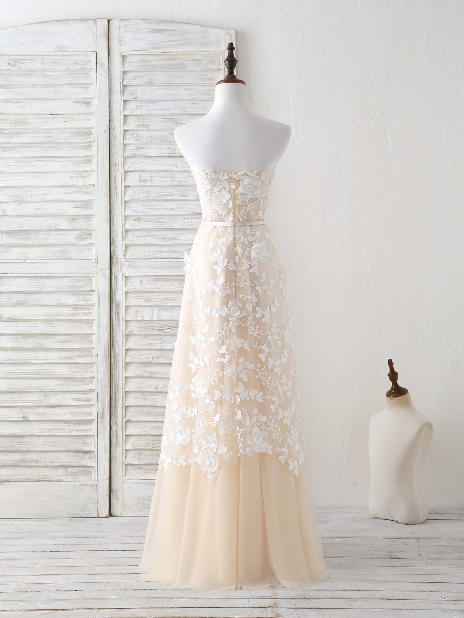 A-line Strapless Floor-Length Tulle Lace Prom Dress with 3D Floral Appliqué Overlay