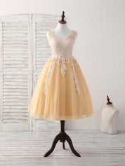 A-line V Neck Tea-Length Tulle & Lace Homecoming Dress with Lace Appliqué