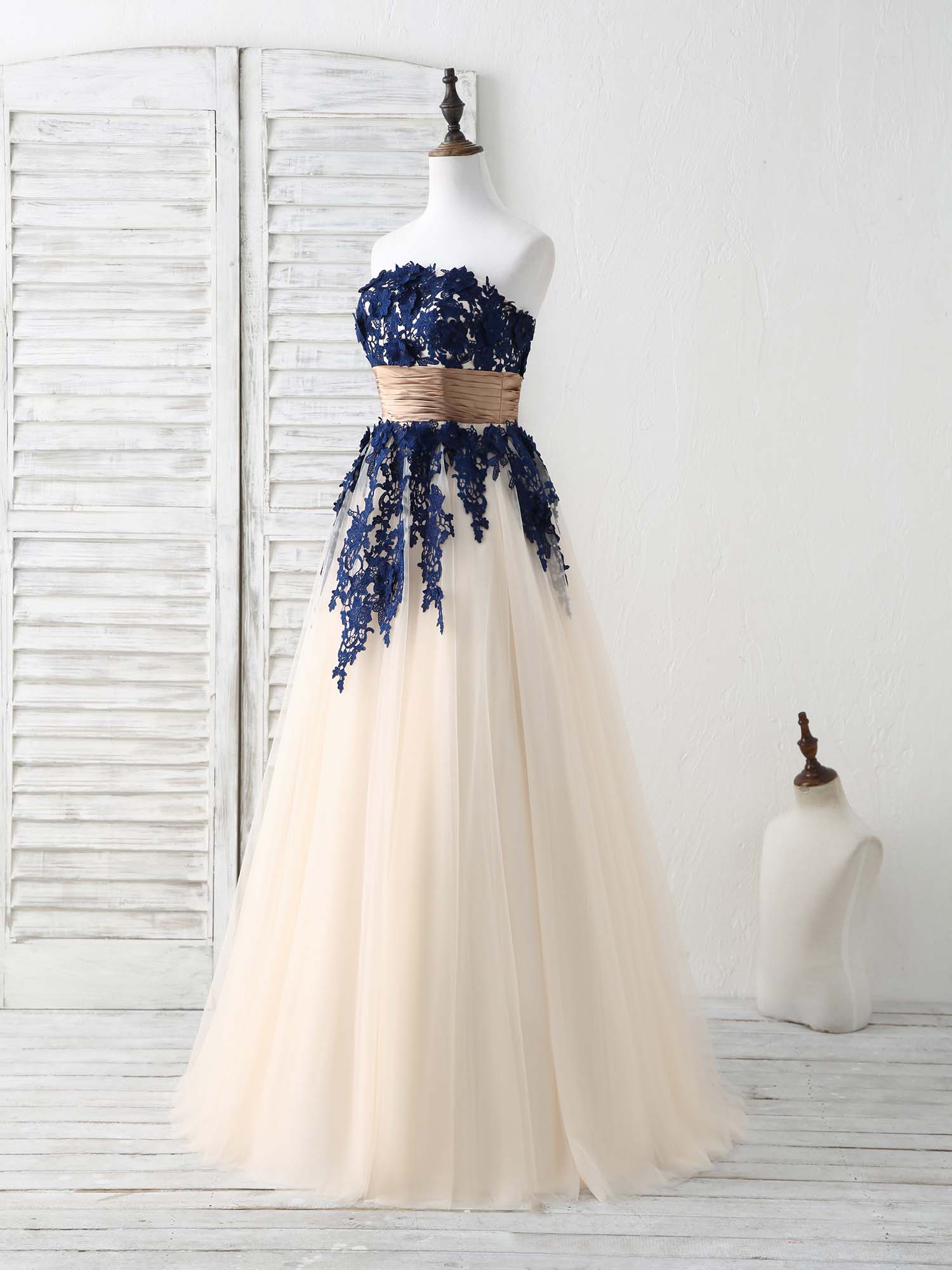 A-line Strapless Floor-Length Tulle & Lace Prom Dress with Contrast Appliqué and Satin Waistband