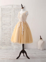 A-line V Neck Tea-Length Tulle & Lace Homecoming Dress with Lace Appliqué