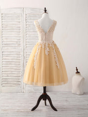 A-line V Neck Tea-Length Tulle & Lace Homecoming Dress with Lace Appliqué