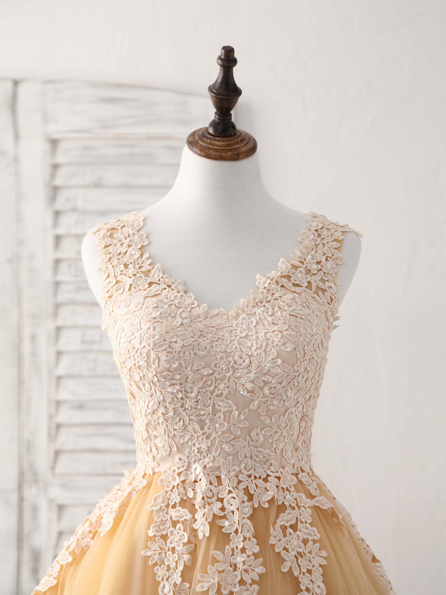 A-line V Neck Tea-Length Tulle & Lace Homecoming Dress with Lace Appliqué