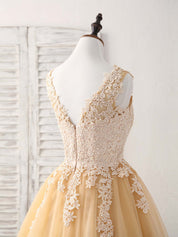 A-line V Neck Tea-Length Tulle & Lace Homecoming Dress with Lace Appliqué