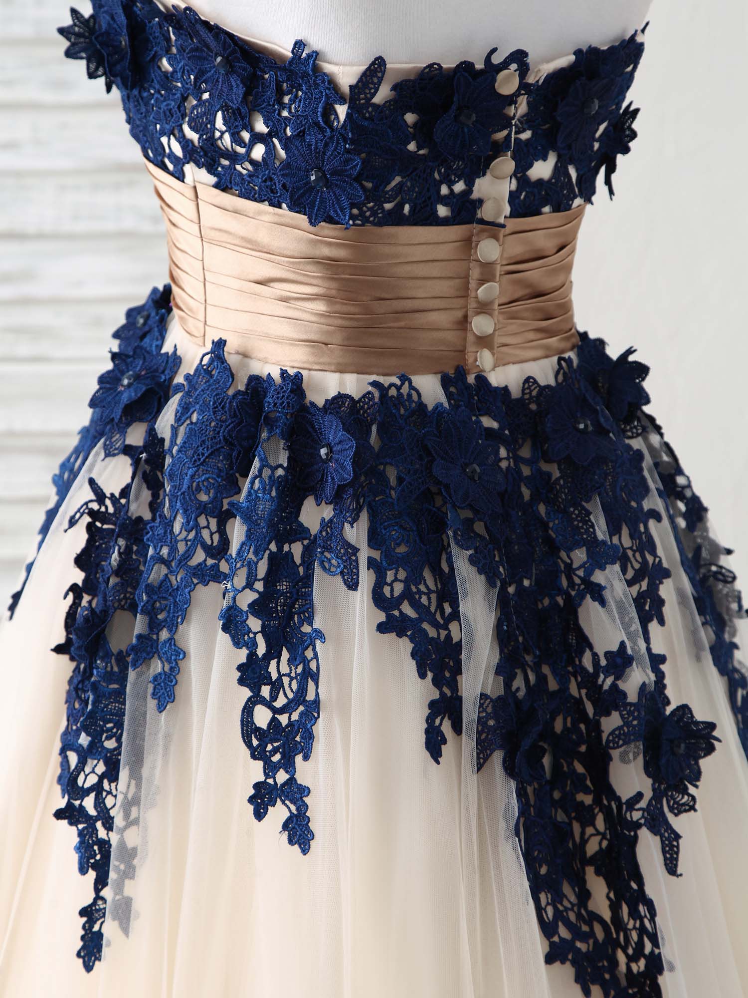 A-line Strapless Floor-Length Tulle & Lace Prom Dress with Contrast Appliqué and Satin Waistband