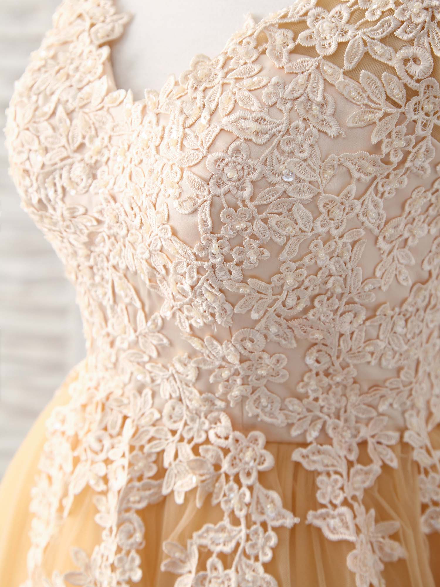 A-line V Neck Tea-Length Tulle & Lace Homecoming Dress with Lace Appliqué