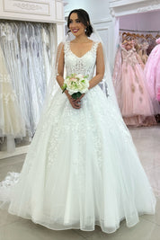 Ball Gown Scoop Neck Floor-Length Tulle Wedding Dress with Lace Appliqué