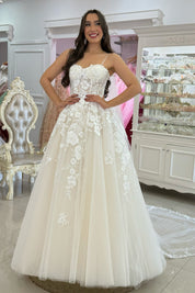 A-Line Spaghetti Straps Floor-Length Tulle Prom Dress with Lace Appliqué