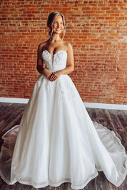 A-Line Sweetheart Neck Floor-Length Tulle Wedding Dress with Lace Appliqué Bodice
