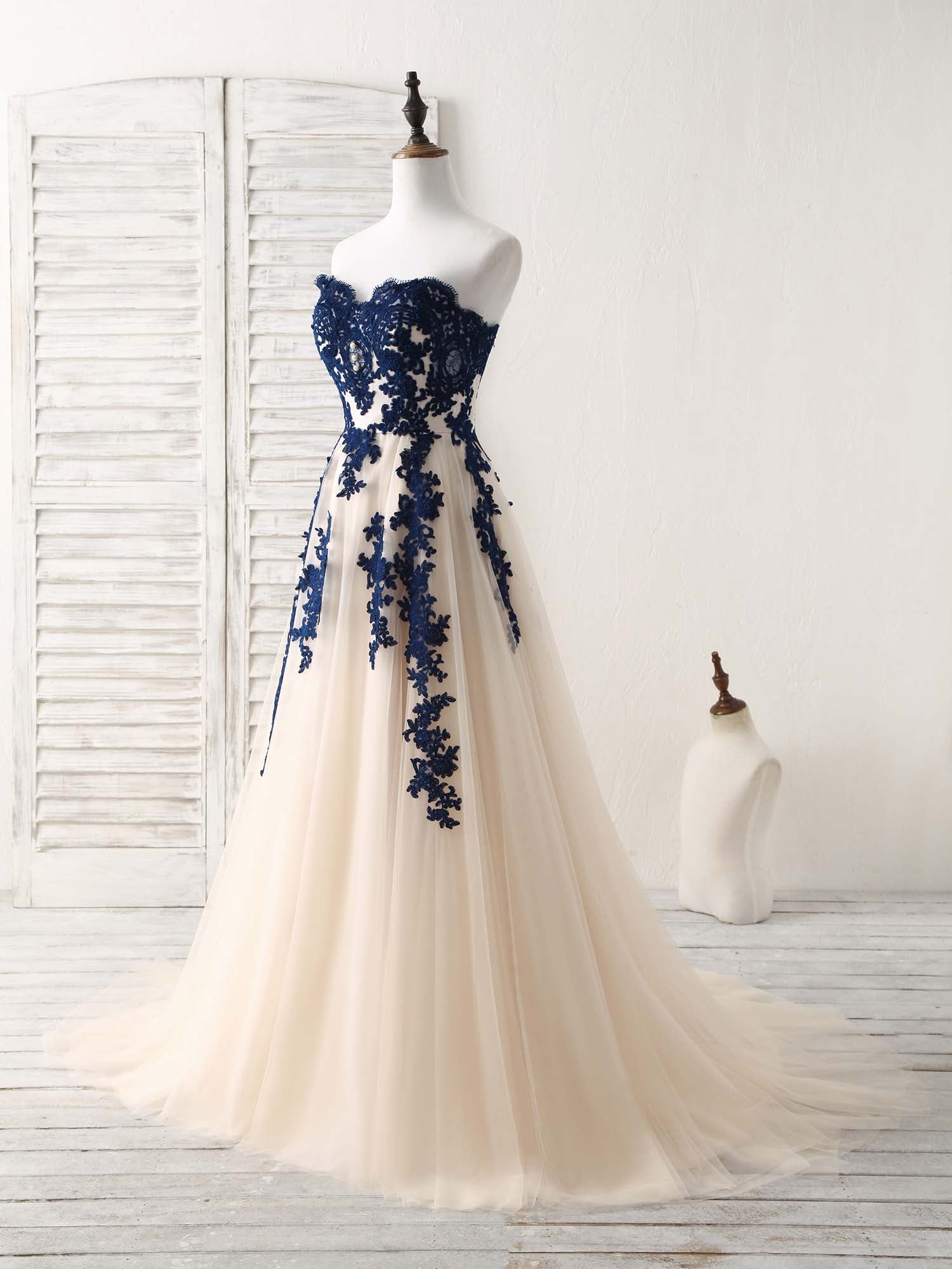 A-Line Sweetheart Floor-Length Tulle & Lace Prom Dress with Lace Appliqué