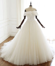 Elegant Off-Shoulder Tulle Ball Gown Prom Dress with Bow Detail