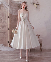 A-Line Sweetheart Neck Tea-Length Tulle Dress with Floral Lace Appliqué Homecoming Dress