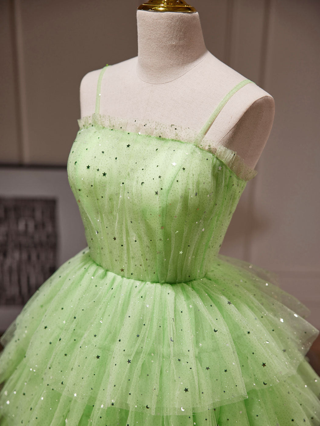 A-Line Sweetheart Neck Knee-Length Green Tulle Dress with Tiered Skirt Homecoming Dress