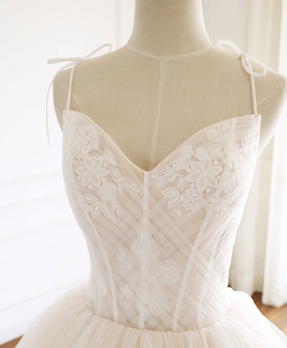 Ball Gown Sweetheart Neck Floor-Length Ivory Tulle and Lace Prom Dress with Tiered Ruffle Skirt