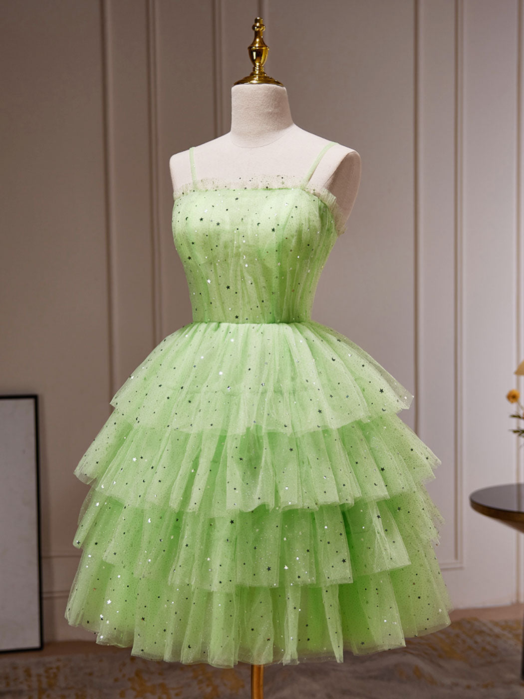 A-Line Sweetheart Neck Knee-Length Green Tulle Dress with Tiered Skirt Homecoming Dress