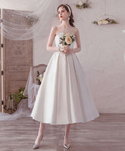 A-Line Sweetheart Neck Tea-Length Tulle Dress with Floral Lace Appliqué Homecoming Dress