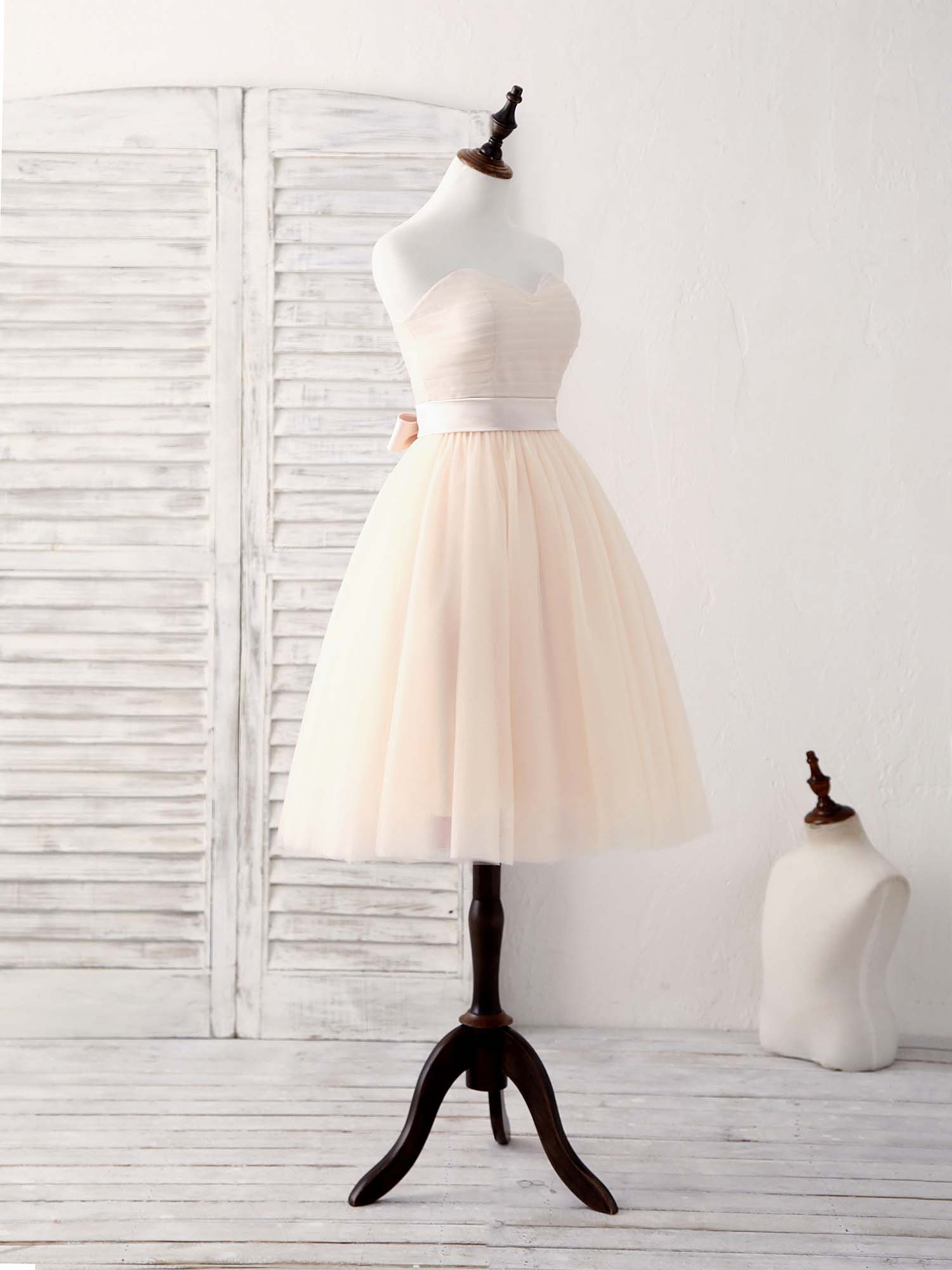 A-line Sweetheart Neck Knee-Length Tulle Homecoming Dress with Pleated Bodice