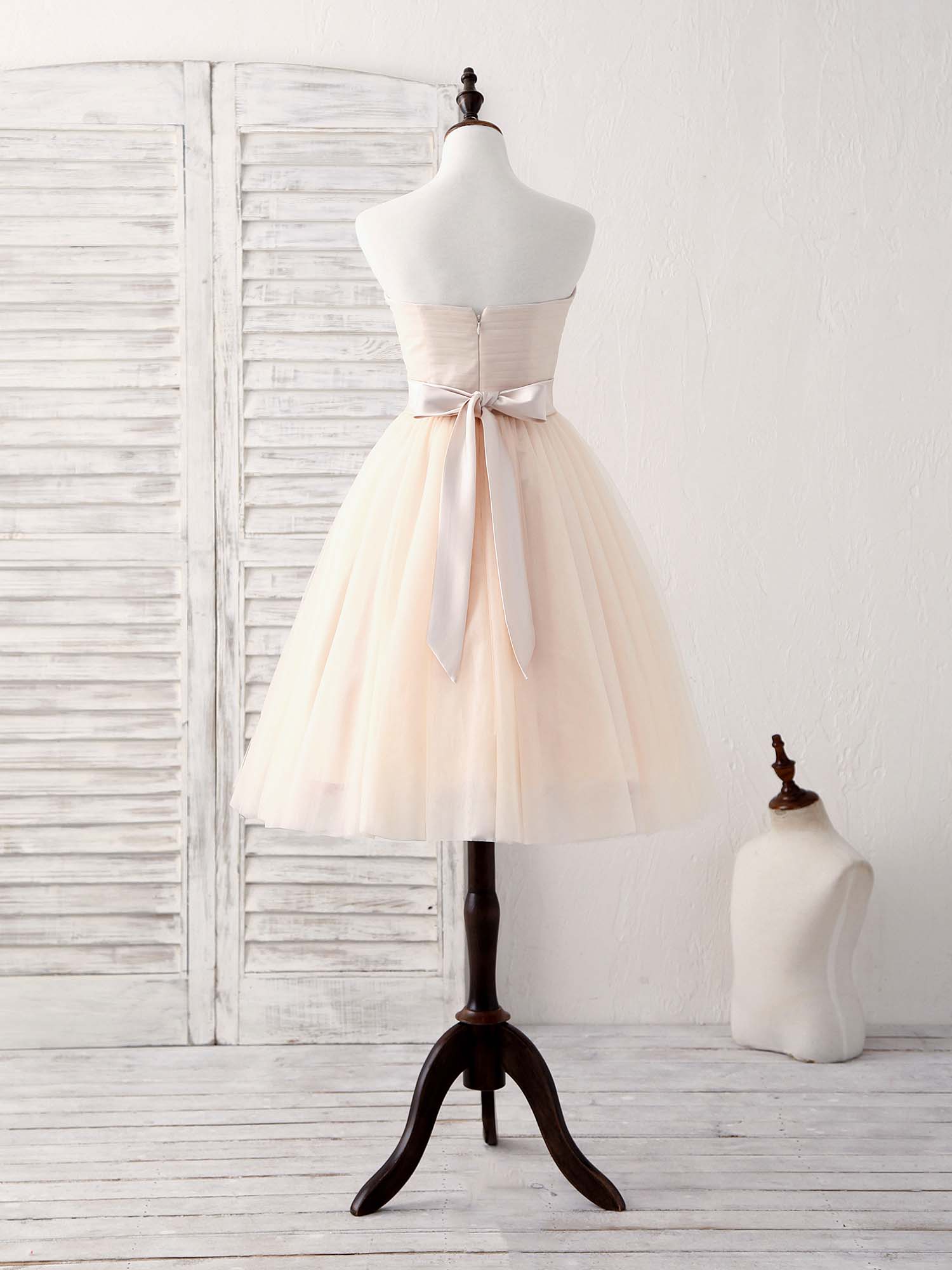 A-line Sweetheart Neck Knee-Length Tulle Homecoming Dress with Pleated Bodice