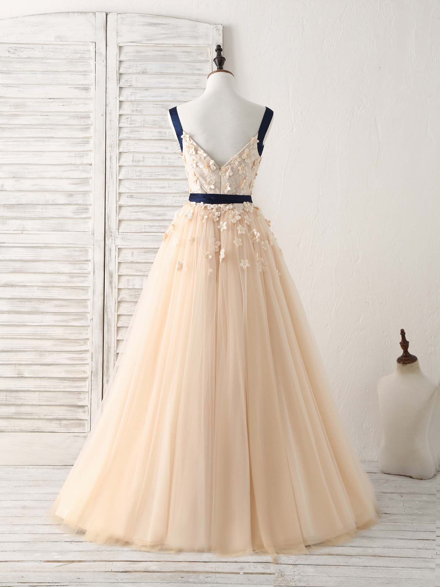 A-line Scoop Neck Floor-Length Tulle Lace Prom Dress with Floral Appliqué and Ribbon Detailing