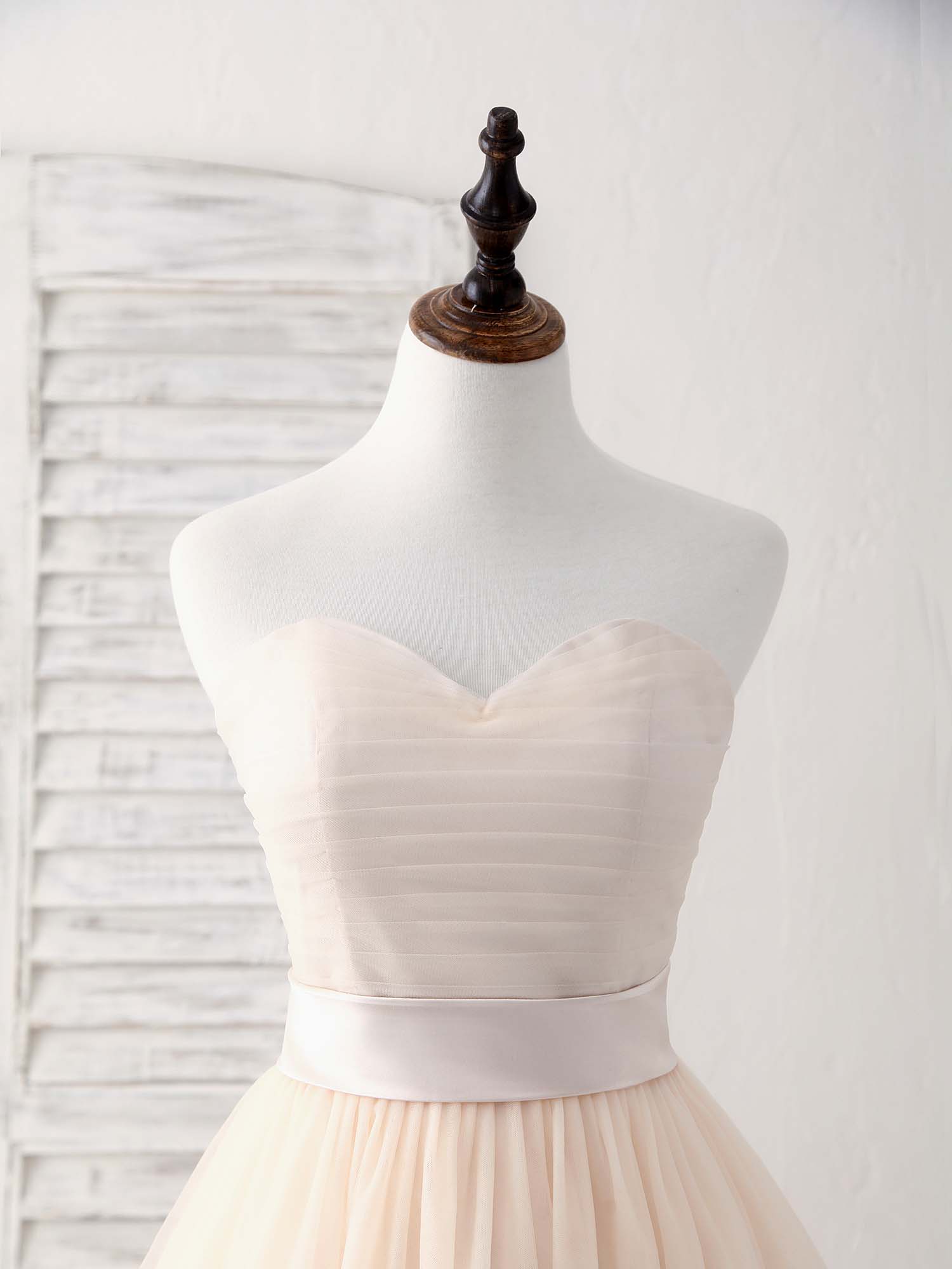 A-line Sweetheart Neck Knee-Length Tulle Homecoming Dress with Pleated Bodice