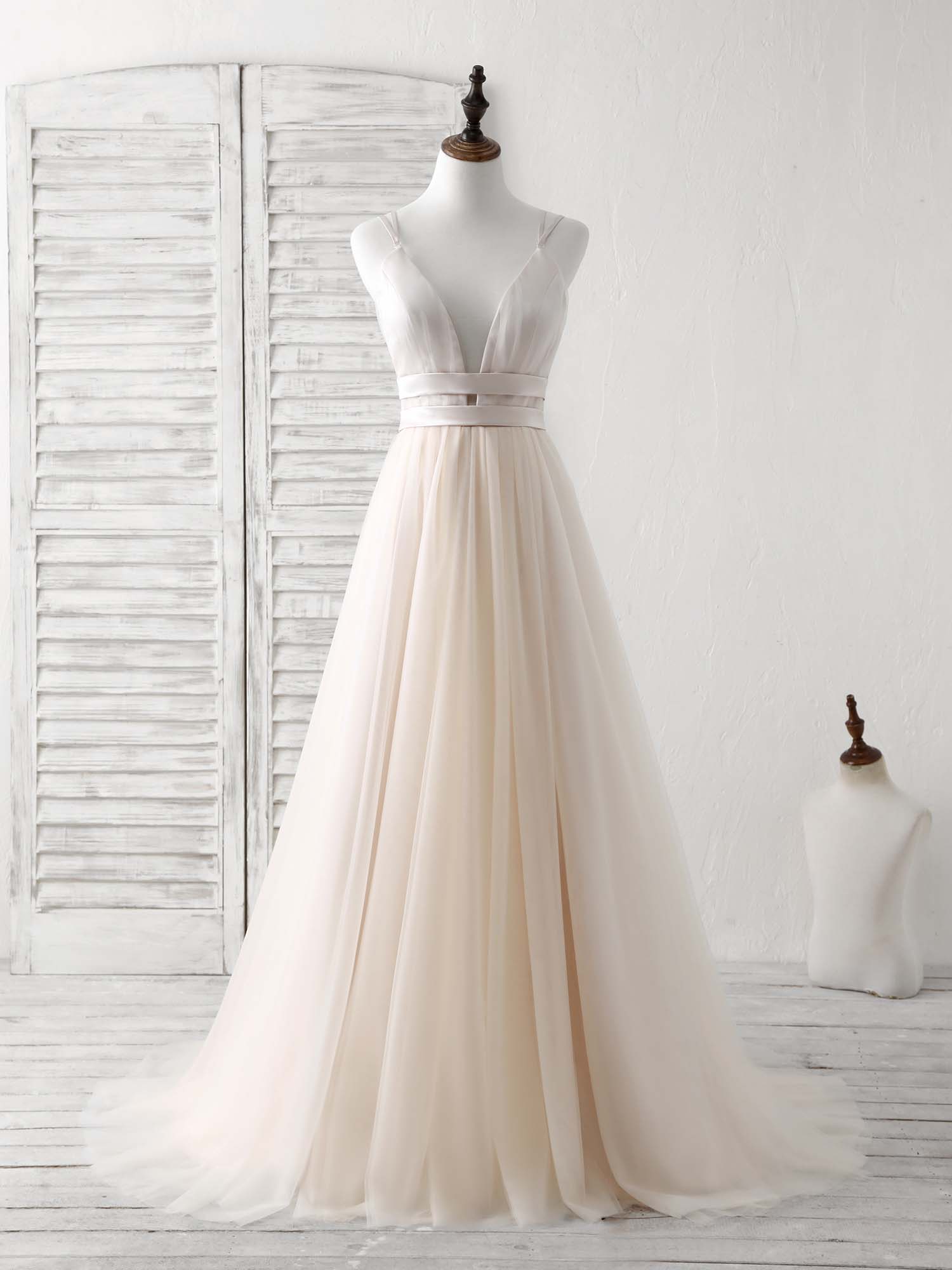 A-Line V-Neck Floor-Length Tulle Prom Dress with Spaghetti Straps