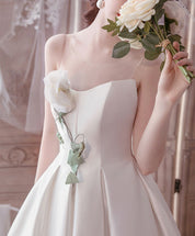 A-Line Sweetheart Neck Tea-Length Tulle Dress with Floral Lace Appliqué Homecoming Dress