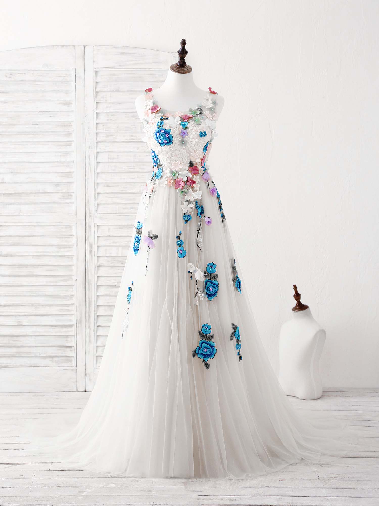 A-Line Scoop Neck Floor-Length Tulle Lace Floral Appliqué Prom Dress