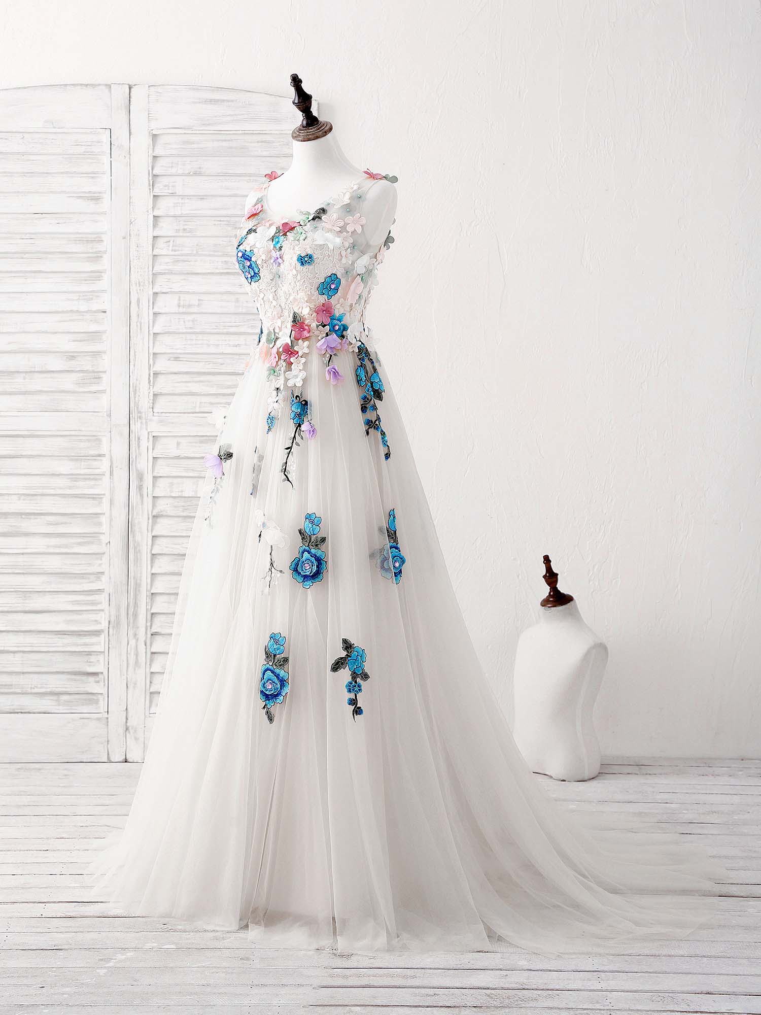 A-Line Scoop Neck Floor-Length Tulle Lace Floral Appliqué Prom Dress