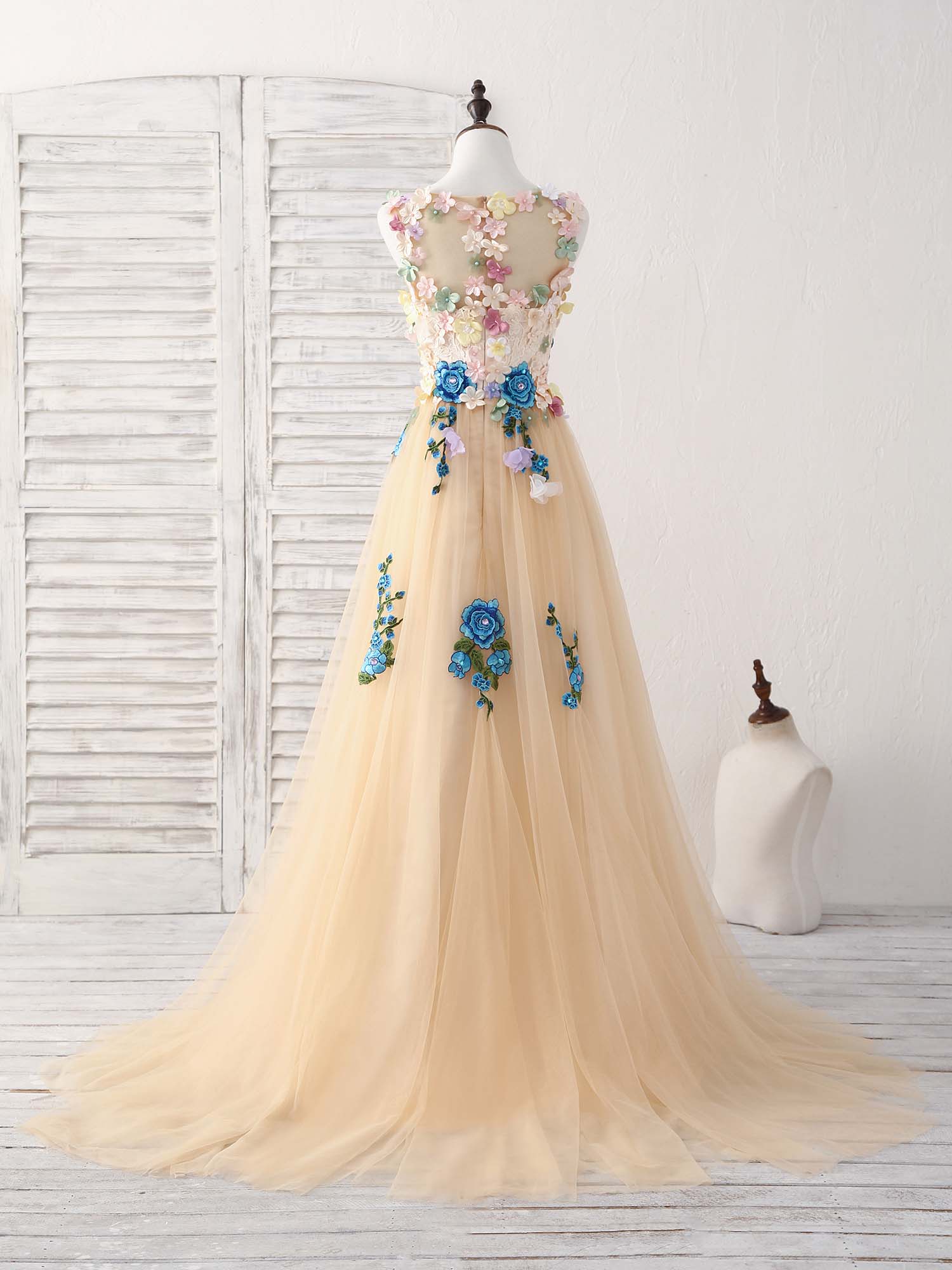 A-Line Scoop Neck Floor-Length Tulle Lace Floral Appliqué Prom Dress
