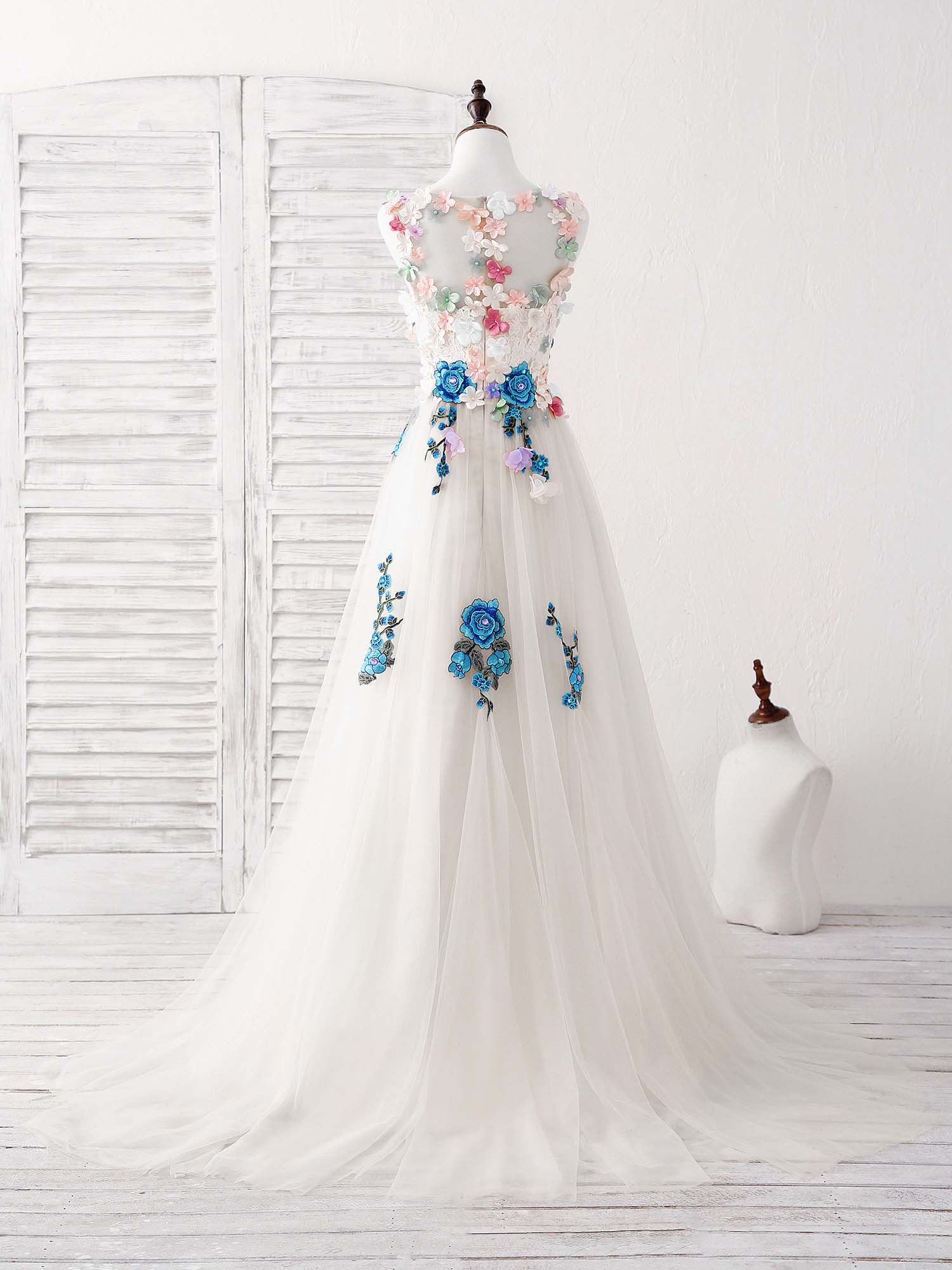 A-Line Scoop Neck Floor-Length Tulle Lace Floral Appliqué Prom Dress