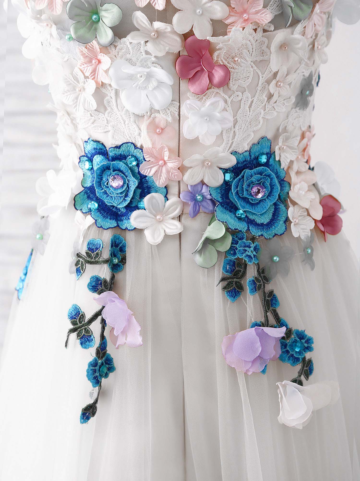 A-Line Scoop Neck Floor-Length Tulle Lace Floral Appliqué Prom Dress