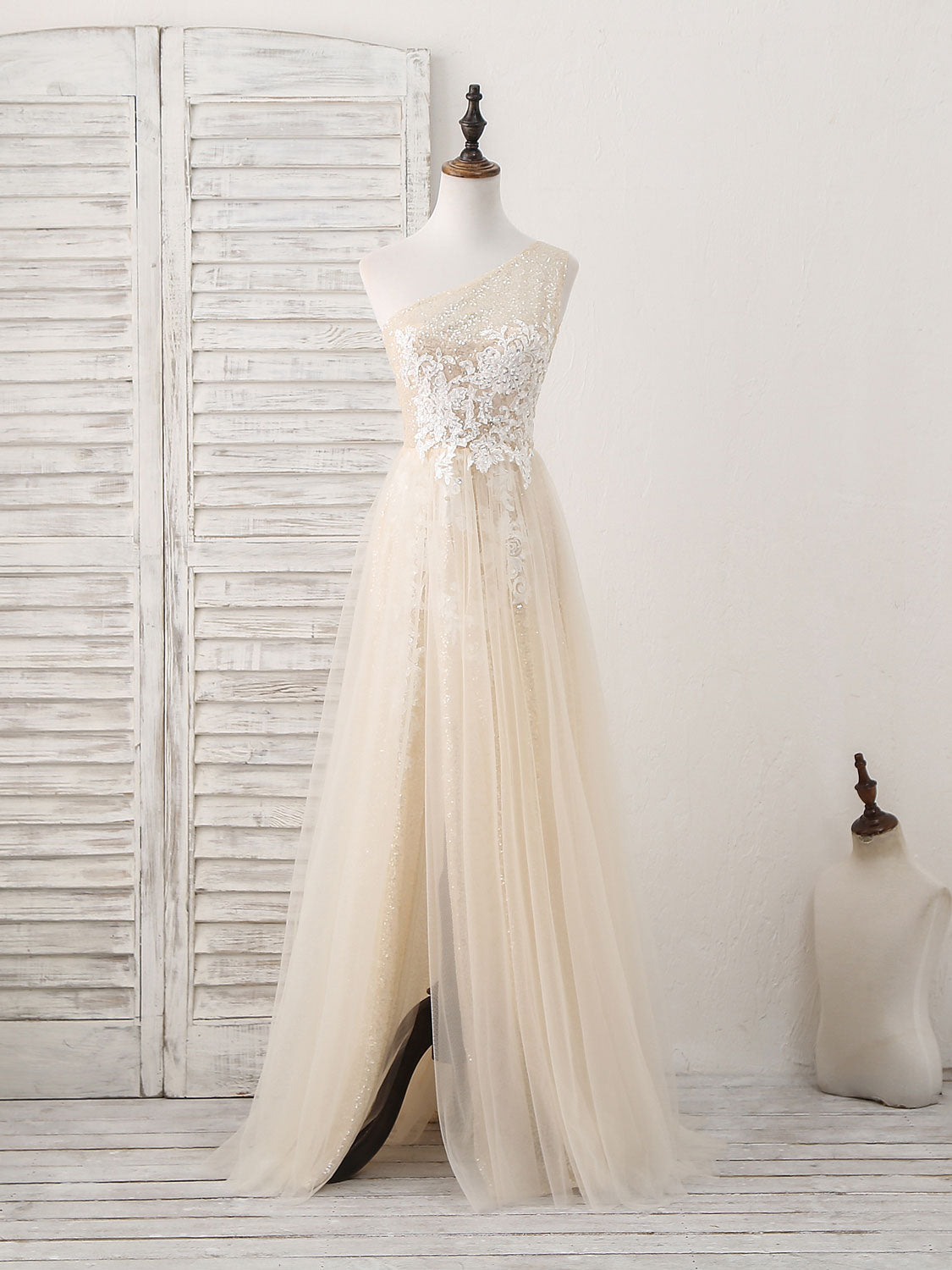 A-Line One-Shoulder Floor-Length Tulle & Lace Prom Dress with Floral Appliqué Bodice