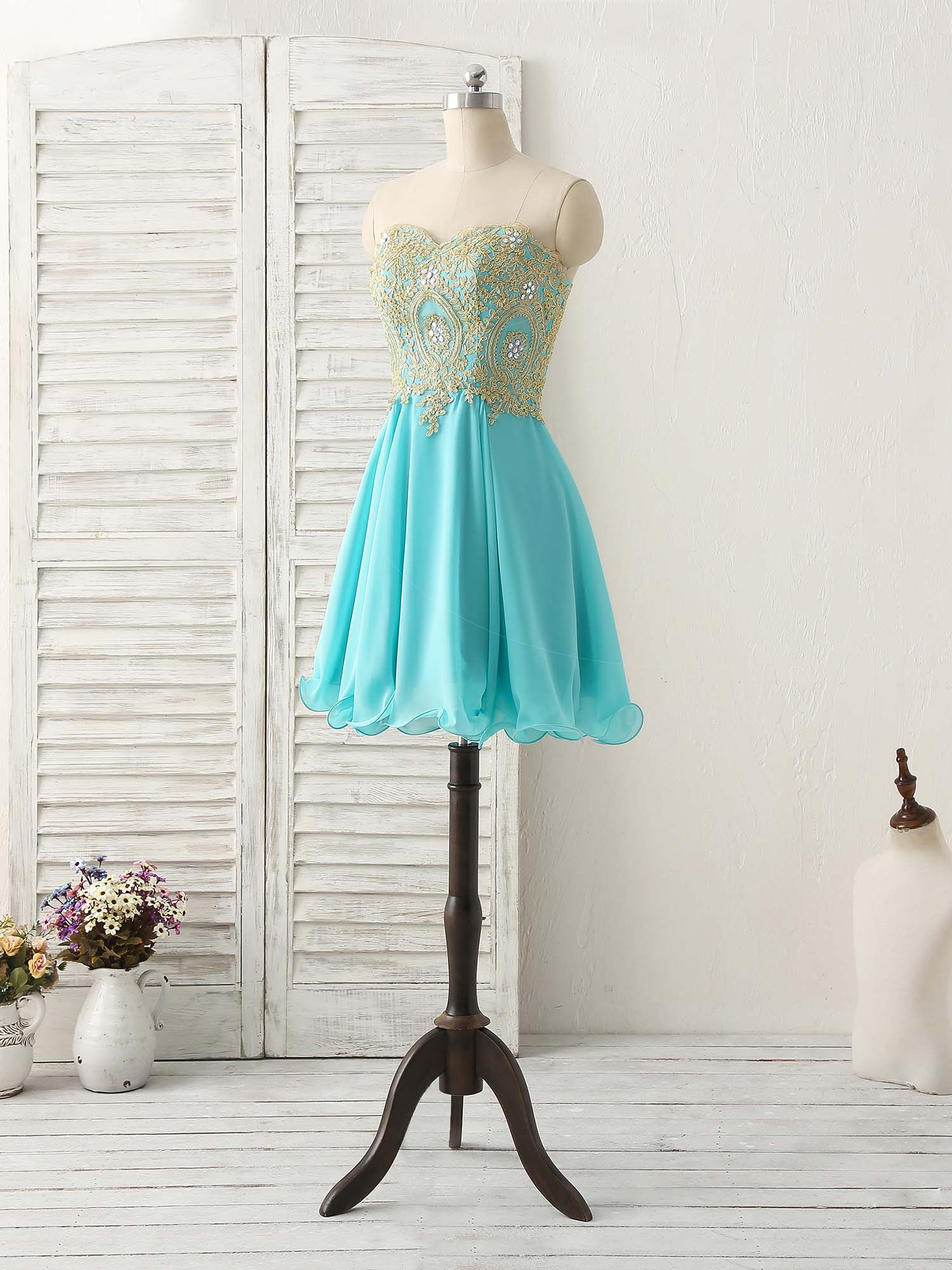 A-Line Sweetheart Strapless Knee-Length Chiffon Homecoming Dress with Lace-Embellished Bodice