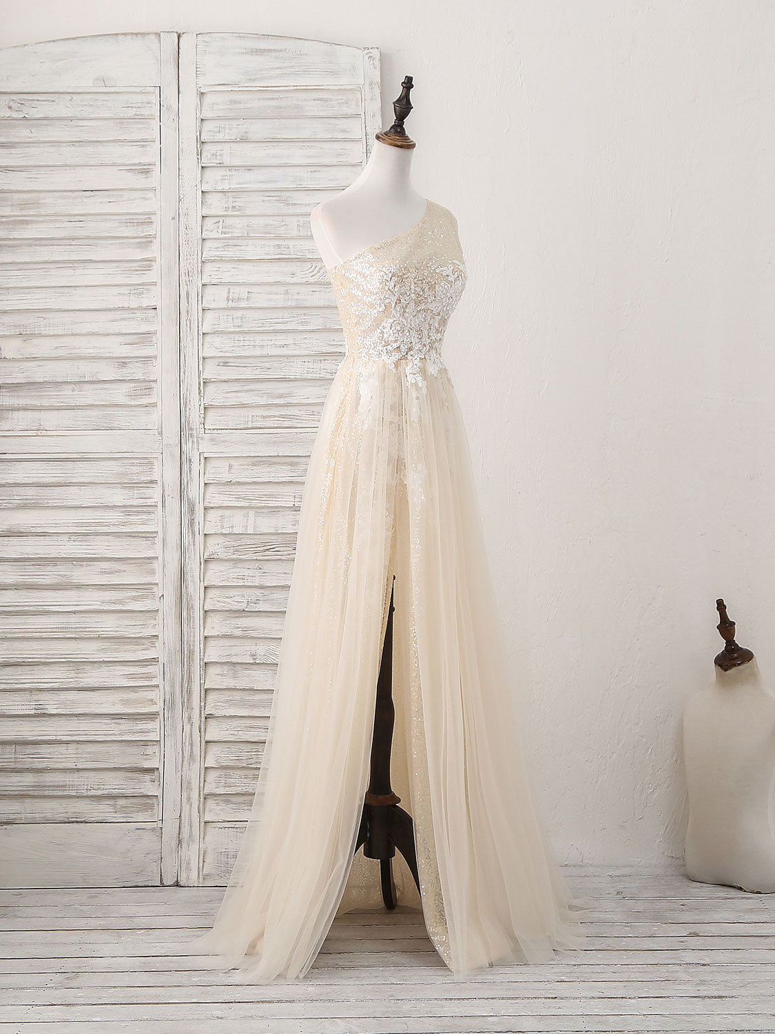 A-Line One-Shoulder Floor-Length Tulle & Lace Prom Dress with Floral Appliqué Bodice