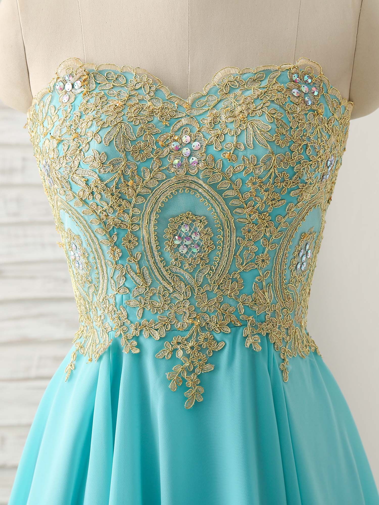 A-Line Sweetheart Strapless Knee-Length Chiffon Homecoming Dress with Lace-Embellished Bodice