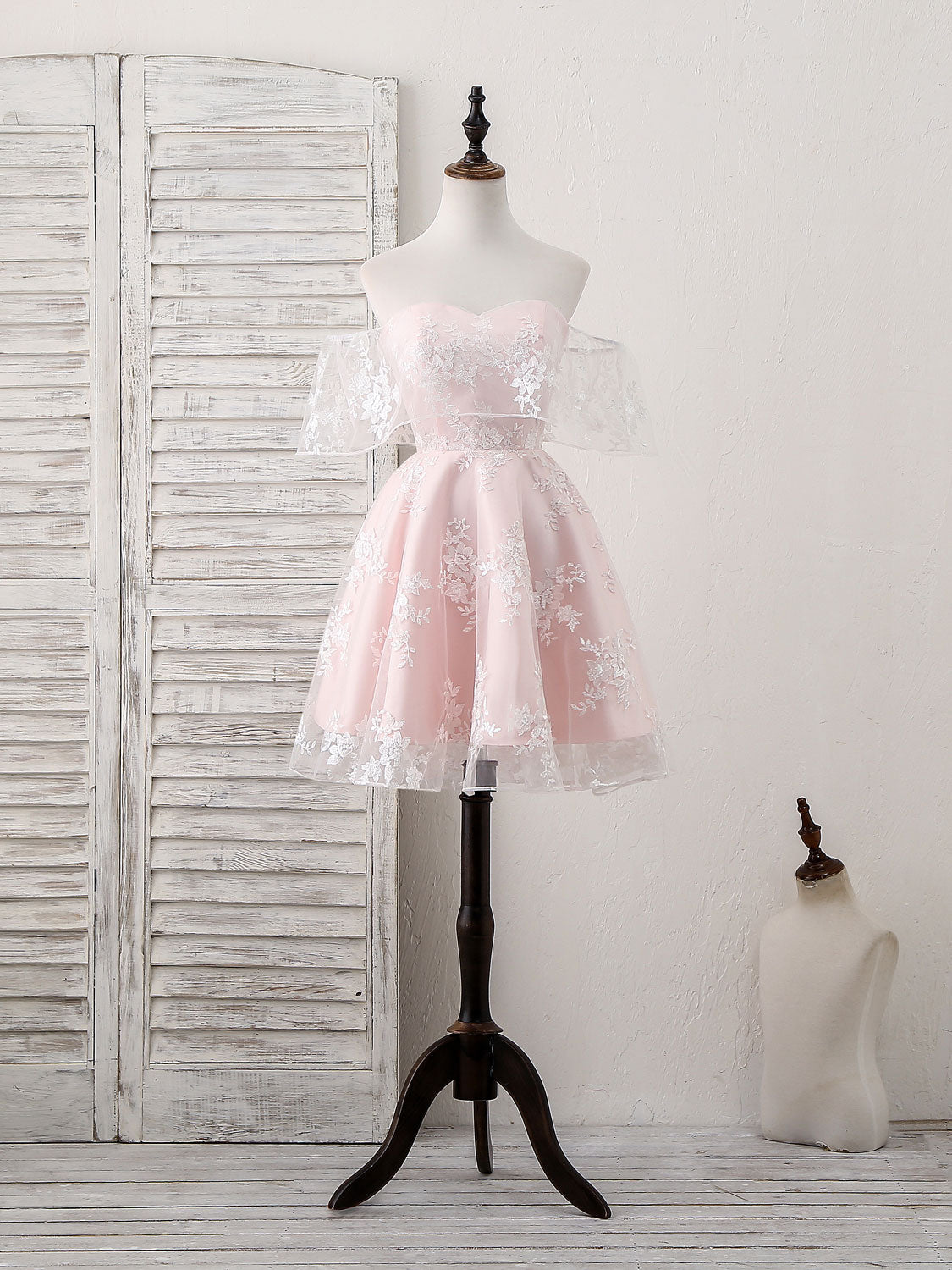 A-line Sweetheart Neck Short Tulle & Lace Homecoming Dress with Off-the-Shoulder Sleeves