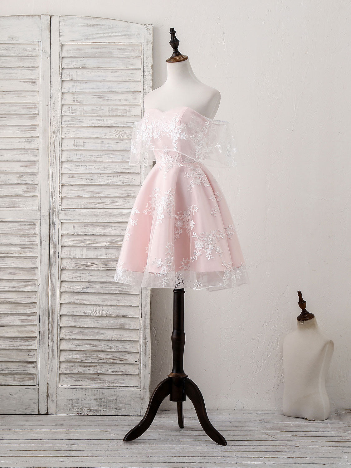 A-line Sweetheart Neck Short Tulle & Lace Homecoming Dress with Off-the-Shoulder Sleeves